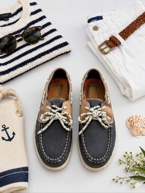 Rockport Two-Tone Navy Tan Suede Steel Toe Slip Resistant Boat Shoes. Ladies 9M